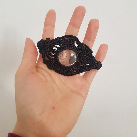 Handmade macrame bracelet - Picture 4 of 5